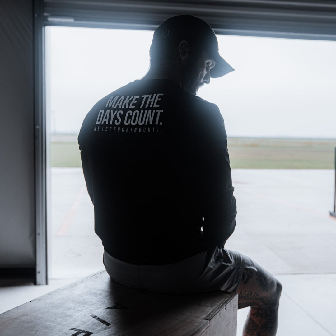 Performance Tee LS - Make the Days Count Black/White